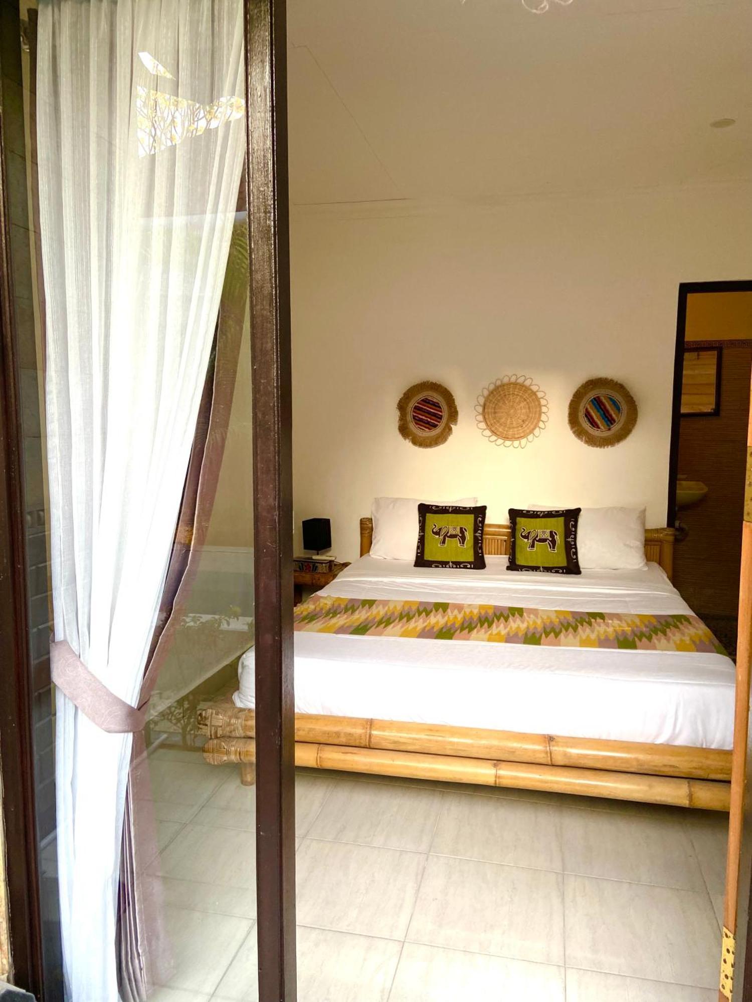 Tropical Garden Inn Batununggul Extérieur photo